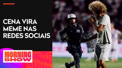 Torcedor invade campo duas vezes no jogo entre Náutico e Sport em Pernambuco