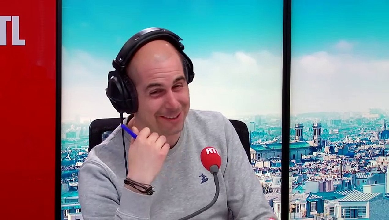 "C'est férié et je bosse, mais bon, comme je suis nouveau dans la boite, je ne fais pas de vague"