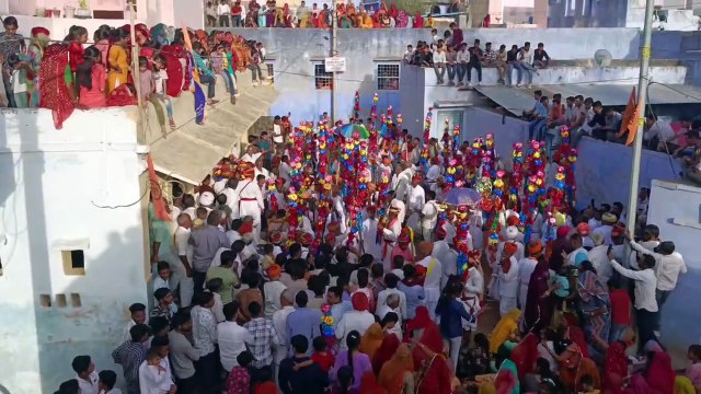 ऐतिहासिक घूंघरा गेर में नर्तकों ने बांधा समां