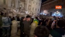 Pasqua 2024, tantissimi visitatori alla Fontana di Trevi