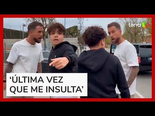 Zagueiro do Barcelona reage após ser chamado de 'estúpido' por torcedor