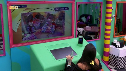 Giovanna espia fadas e debocha de Beatriz: "Entende nada"