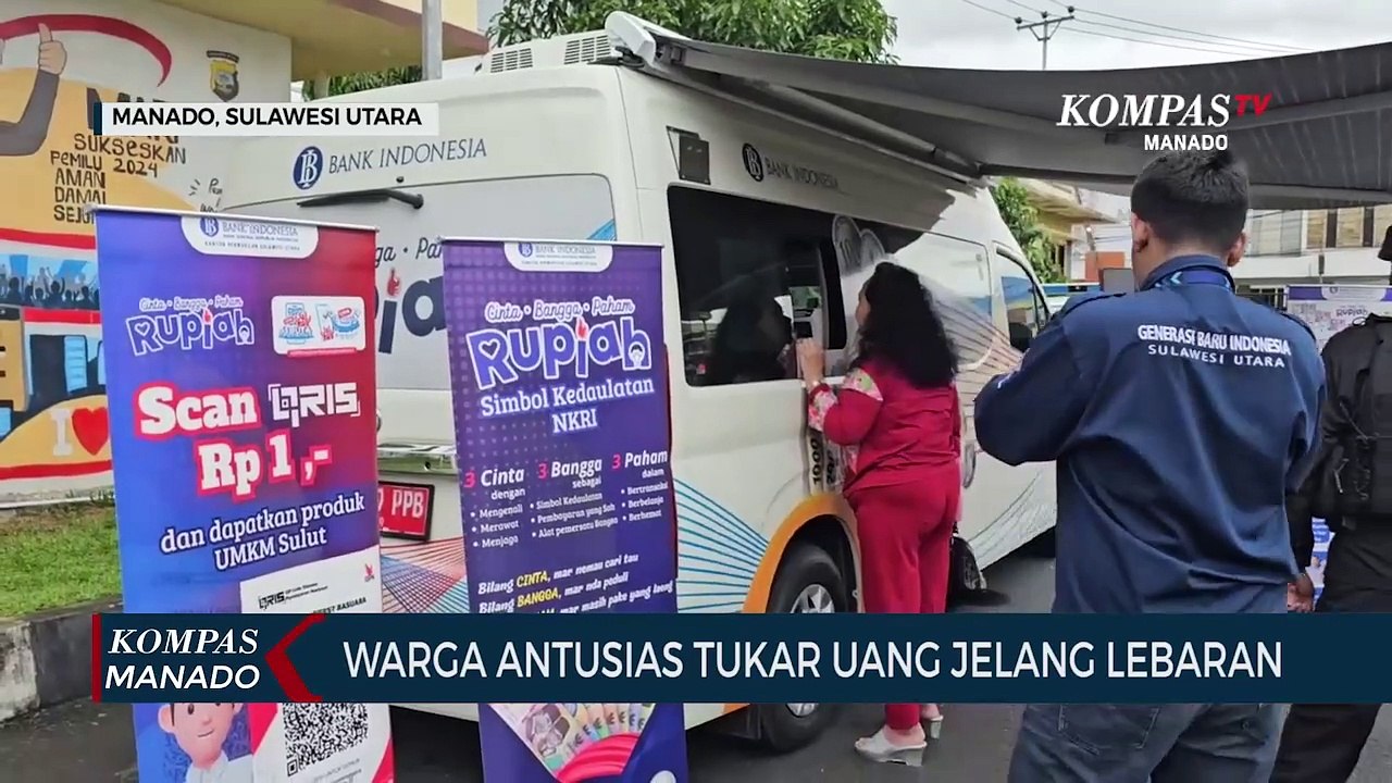 Anggota Kepolisian Dan Warga Antusias Lakukan Penukaran Uang Mobil Di Mobil Kas Keliling BI