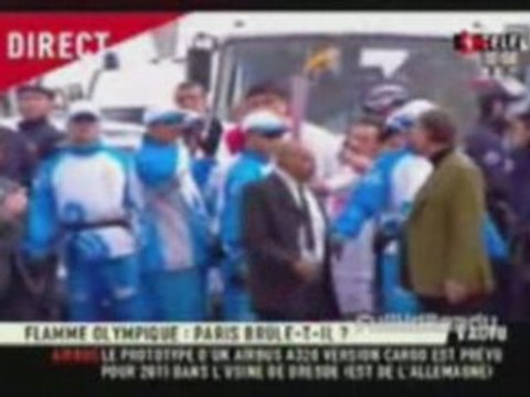 Flamme olympique s'éteint : relais entre Douillet et Riner