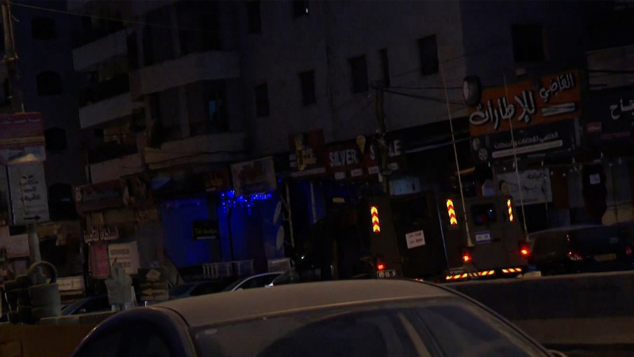 اشتباكات عنيفة بين قوات الاحتلال ومقاومين فلسطينيين أثناء تصديهم لاقتحام مخيم قلنديا