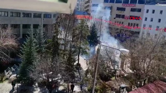 Van'da DEM Partililerin protestosuna polis müdahalesi