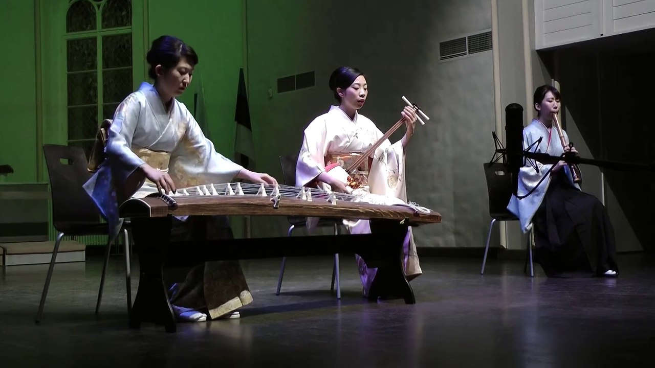 Яэгоромо  (Восемь одежд, Yaegoromo, 八重衣).