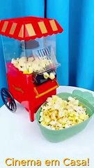 Cinema em Casa #pipoqueira #pipoquinha #cinema #cinemaemcasa #sofá #inflavel #projetordetv