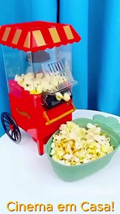 Cinema em Casa #pipoqueira #pipoquinha #cinema #cinemaemcasa #sofá #inflavel #projetordetv