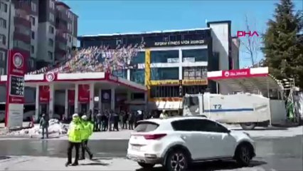 Bitlis’te seçim sonuçlarına itiraz eden DEM Partililere polis müdahalesi! 4 gözaltı