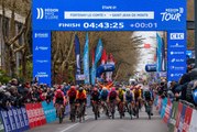 Cyclisme - Région Pays de la Loire Tour 2024 - Marijn van den Berg s'offre la 1ère étape au sprint... et à la photo-finish !