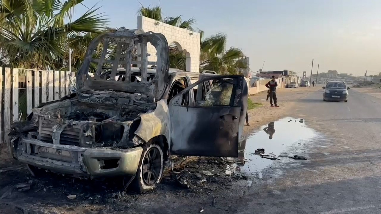 شاهد.. آثار الدمار في مكان استهداف فريق "المطبخ المركزي العالمي" بغزة