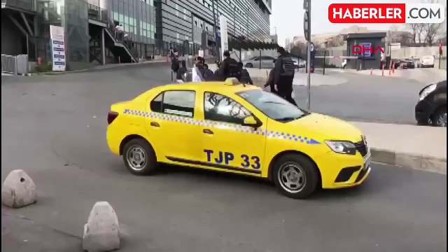 Yangında hayatını kaybeden kişilerin acı aileleri hastane önünde ağıt yakarak sinir krizi geçirdi