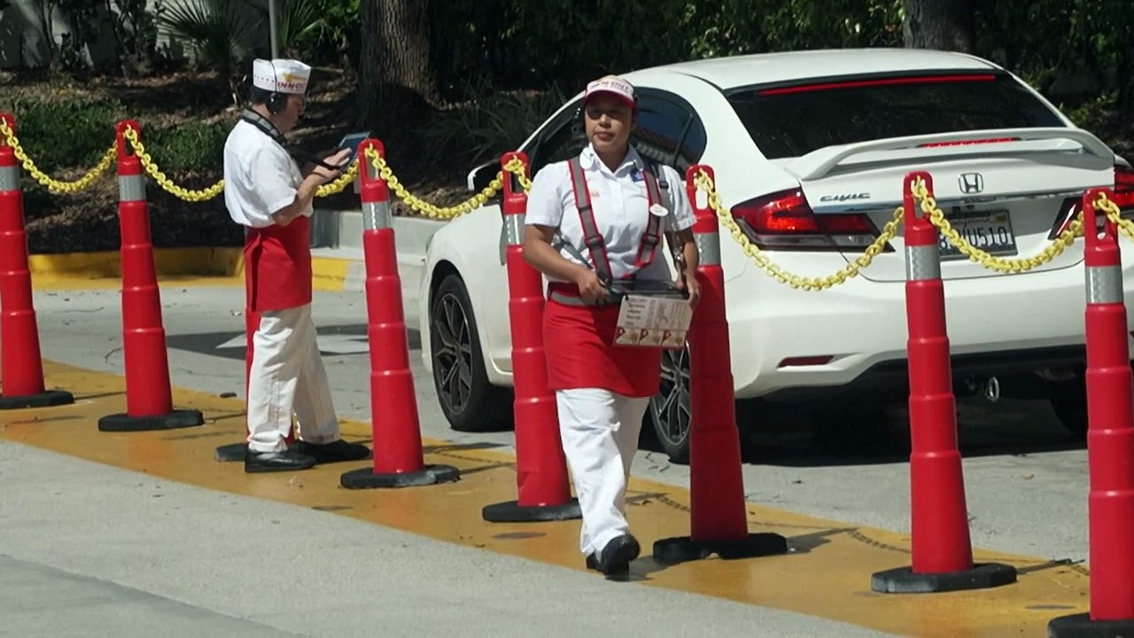 California fast food workers hail pay hike