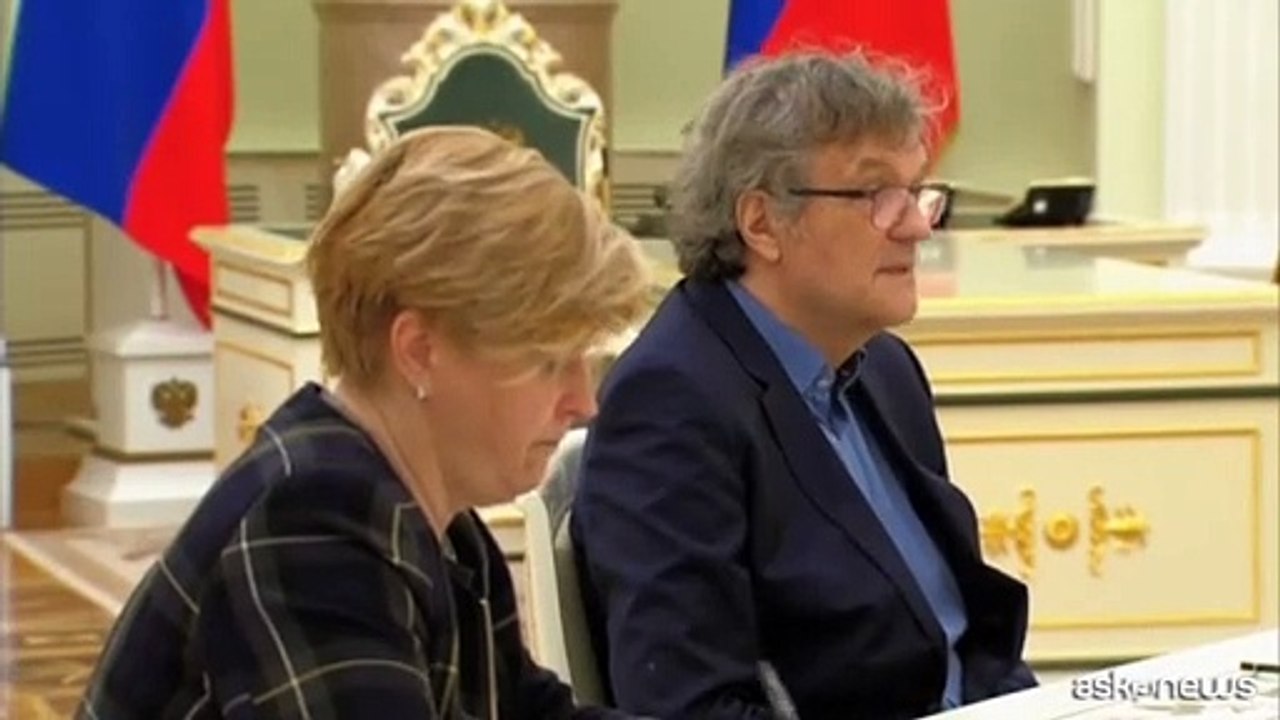 Putin ha ricevuto al Cremlino il celebre regista serbo Emir Kusturica
