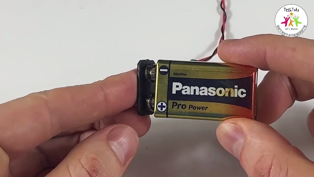 Mind-Blowing Trick: Transforming a Screwdriver with a Wire!