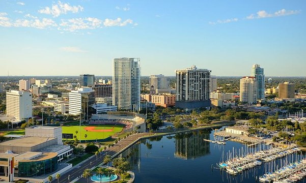 فلوريدا تقر قانوناً يقيّد استخدام القصّر لوسائل التواصل الاجتماعي
