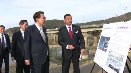 尹, 충남 공주시 수해복구 현장 방문..."마음의 고향" / YTN