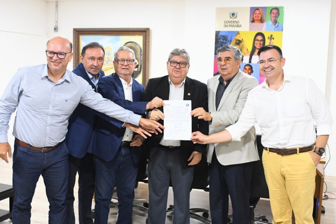 Governador autoriza pavimentação de duas rodovias que contemplam 8 municípios do Vale do Piancó