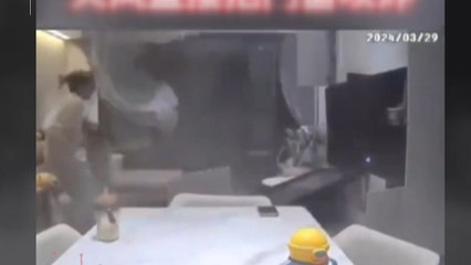 "재앙적 날씨"...중국 아파트 20층에서 자다가 날아간 가족 [앵커리포트] / YTN