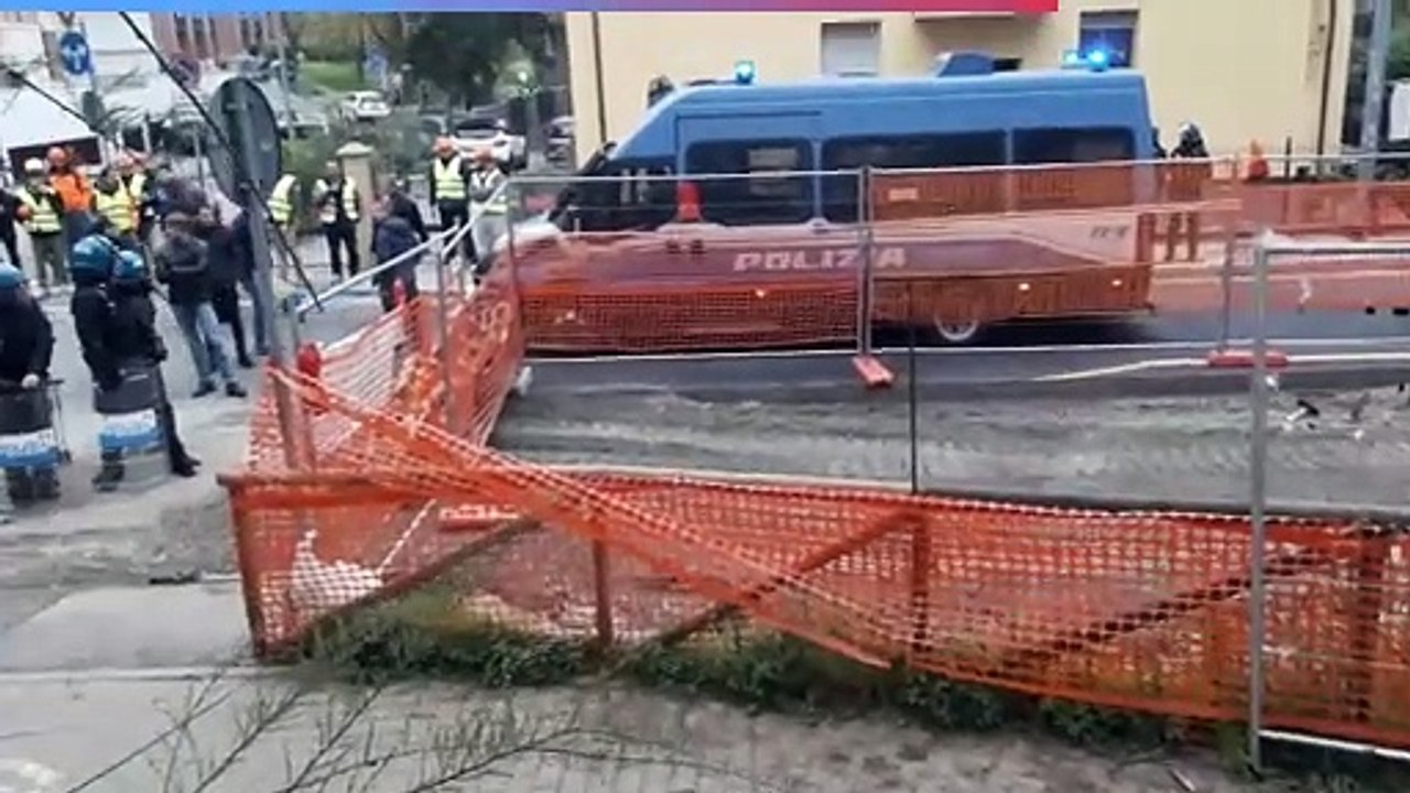 Scuole Besta, protesta del comitato: tensione al parco Don Bosco