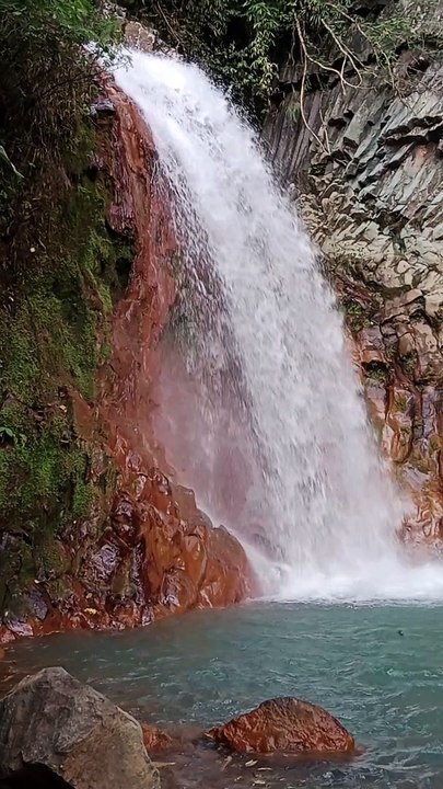 Pulang Bato Falls