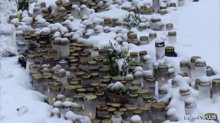 Finlandia, candele e fiori fuori dalla scuola teatro della sparatoria
