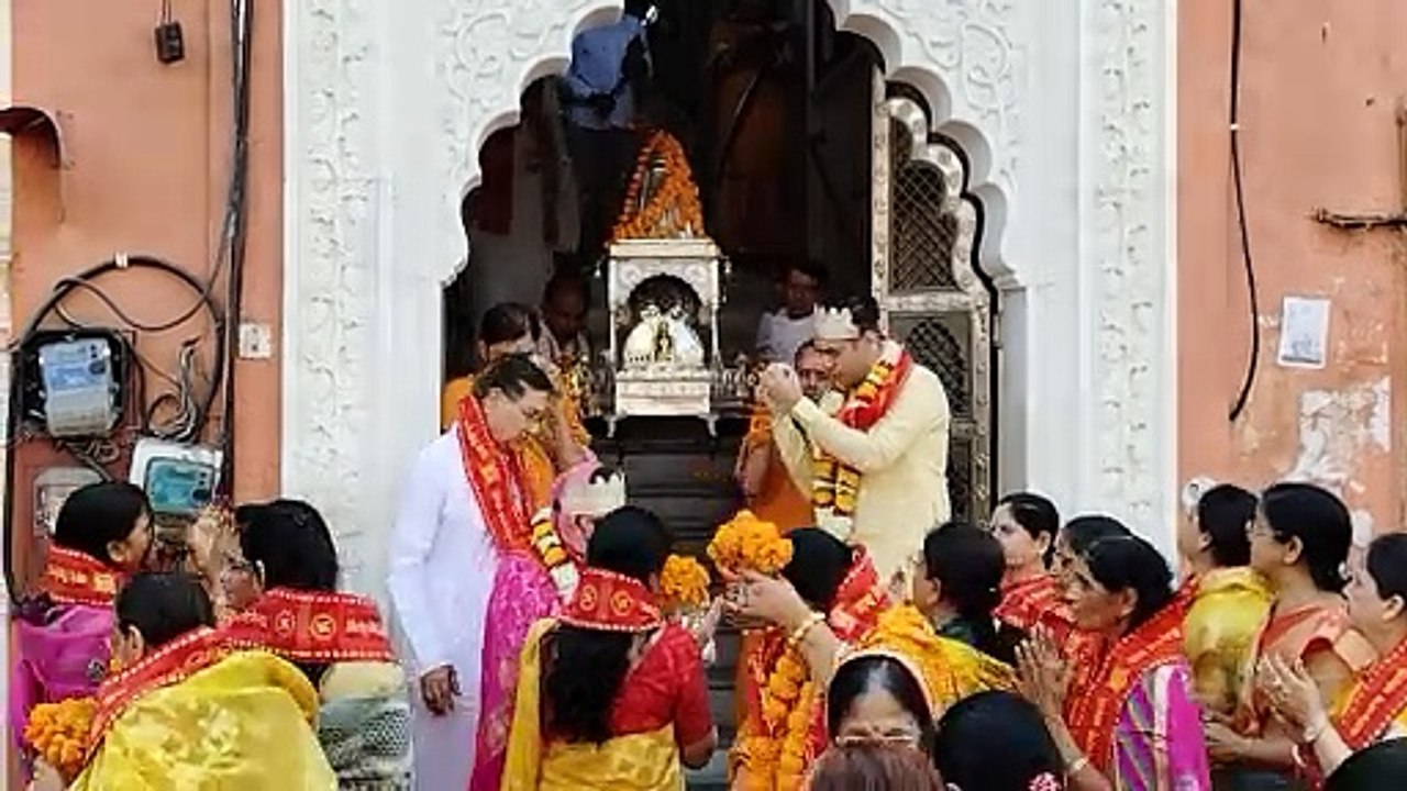 दिगंबर जैन मंदिर में झंडारोहण