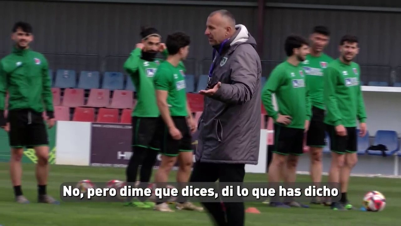 Javi Moreno muestra su enfado en el entrenamiento