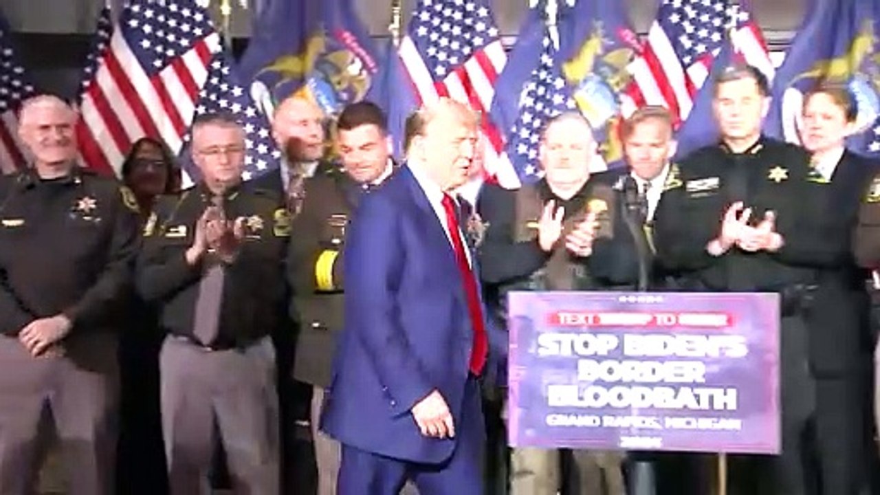 Trump zieht über Migranten her und spricht von 'Biden-Blutbad'