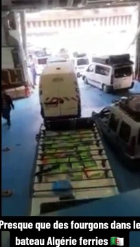 fourgons transporteur algériens عند وصول المهاجرين إلى الجزائر ميناء الجزائر مرسيليا لا جولييت وهران سكيكدة عنابة بجاية قارب الجزائر العبارات كورسيكا لينيا نقل الأمتعة فان الجمارك الشرطة الدرك port d'alger en panne re