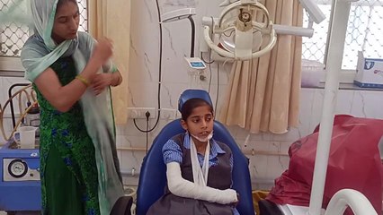 सांड का हमला...ले चुका एक की जान, अब 10 साल की मासूम को उठाकर फेंका