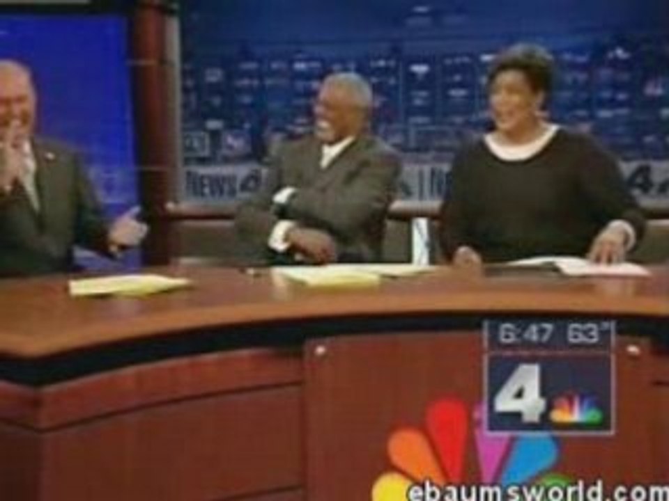 Catwalk esilarante modella in caduta libera