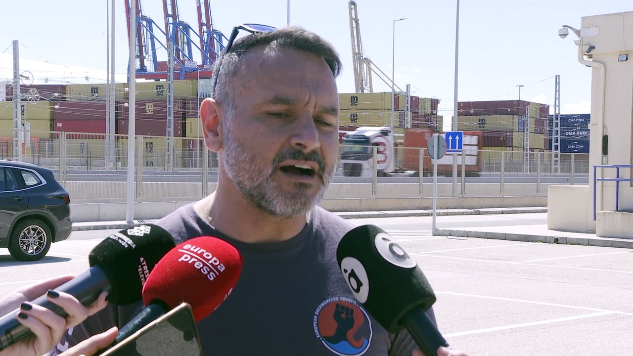 Paros en el Puerto de València contra la "competencia desleal" de las tasas de descontaminación