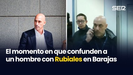 "¡Habéis picado!": confunden a este hombre con Rubiales en Barajas y las reacciones no se hacen esperar