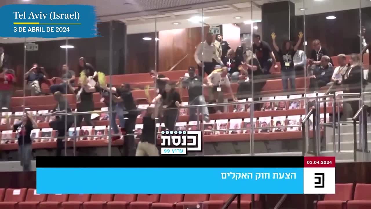 Los familiares de los rehenes secuestrados por Hamás son desalojados por la fuerza del parlamento israelí