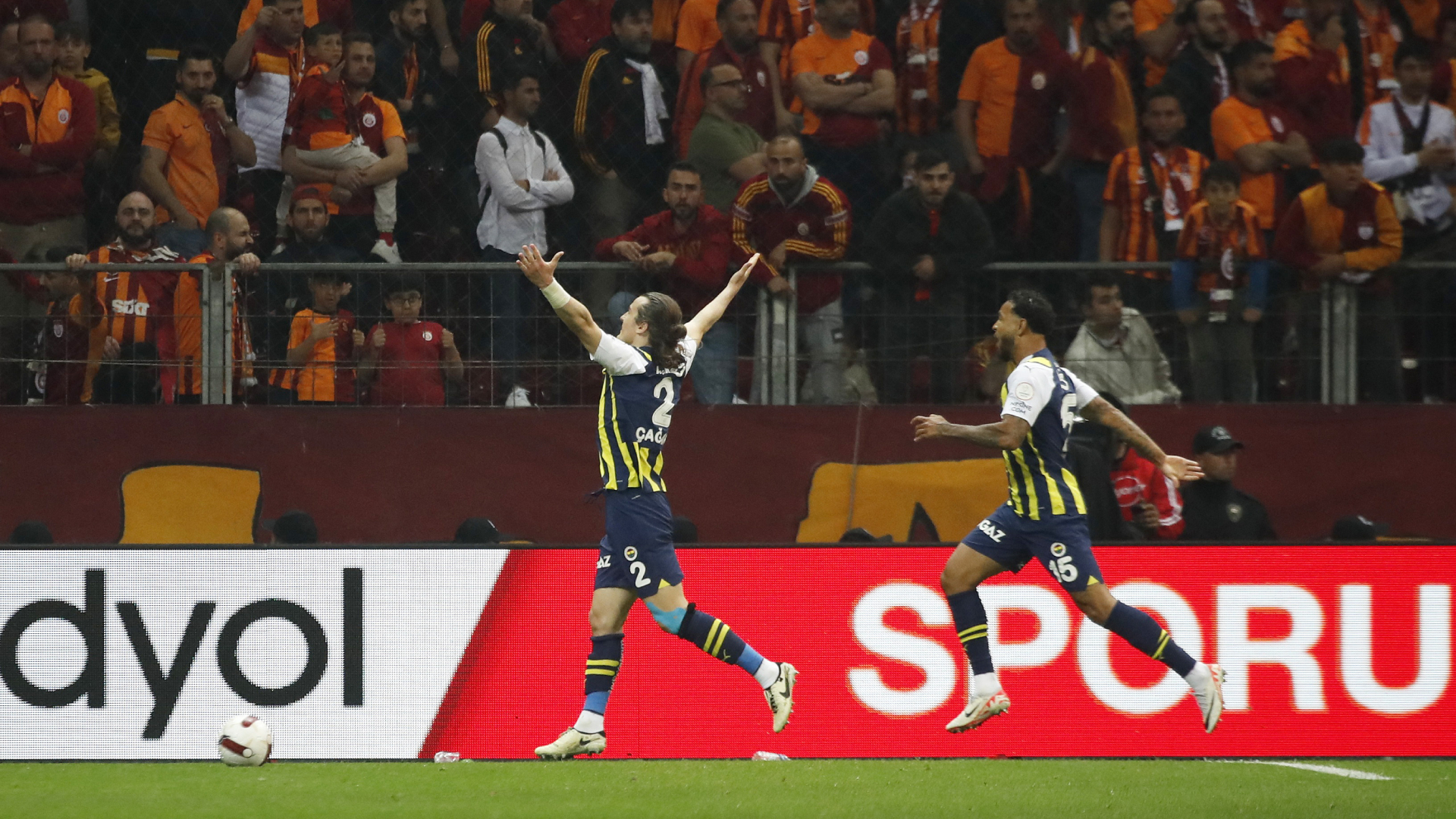 The goal of the season in the Süper Lig?   Dusan Tadic scored from almost the center of the field!  #beINSPORTS
