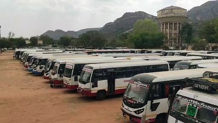 पुलिस लाइन में खड़े चुनाव के लिए अधिग्रहित वाहन, देखें वीडियो