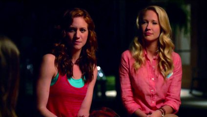 Clip: cups intorno al fuoco