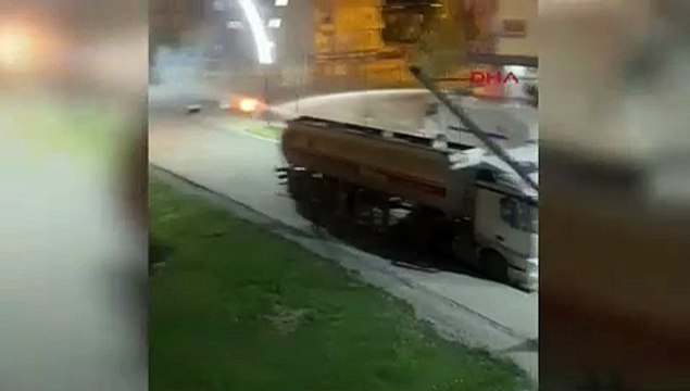 Yol kapatıp konteynerleri ateşe verdiler