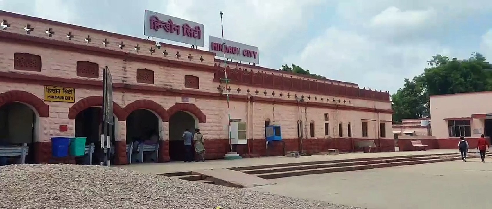 रेलवे स्टेशन पर चौबीस घंटे खुलेंगी दो टिकट खिडक...