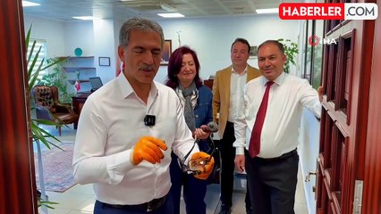 Gemlik Belediye Başkanı Deviren makam kapısını söktü