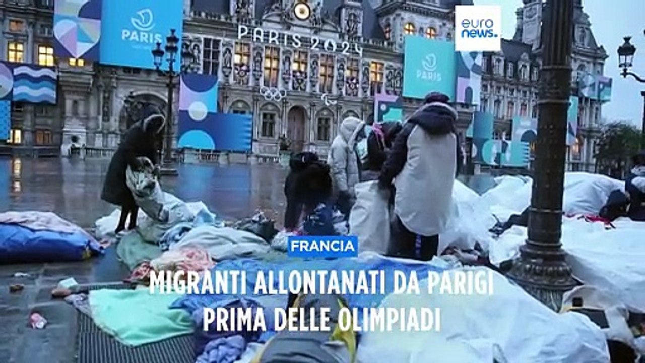 La polizia sgombera decine di migranti senzatetto da Parigi, ong: "Pulizia sociale per le Olimpiadi"