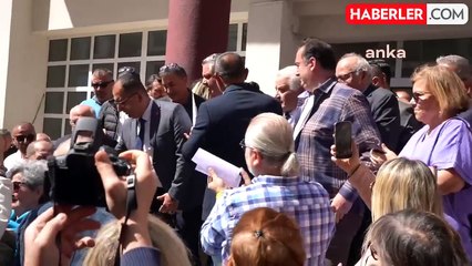 Télécharger la video: Yalova Belediye Başkanı Mehmet Gürel mazbatasını aldı