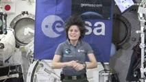 Samantha Cristoforetti partecipa alla Gamescom... dallo spazio