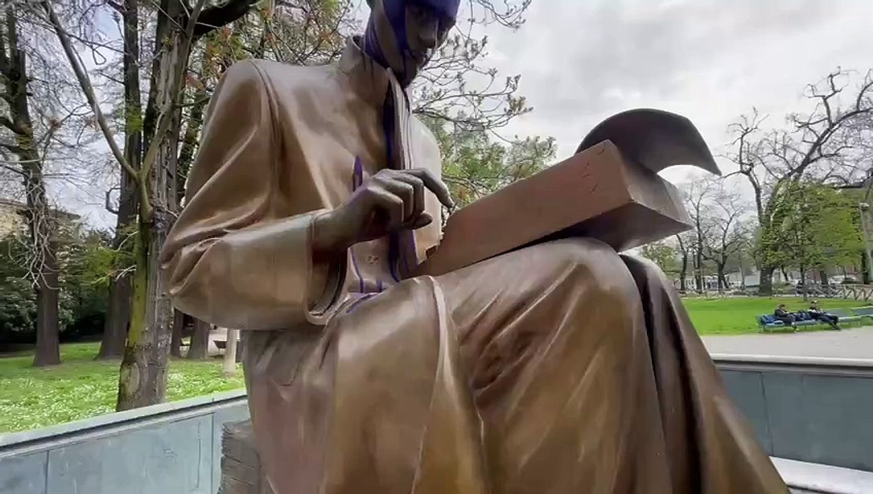 Vandalizzata la statua di Indro Montanelli a Milano