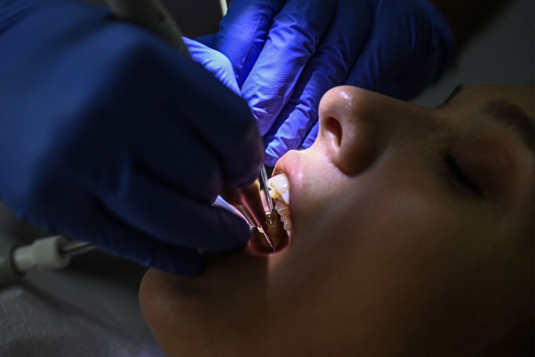 Derry dentist says tooth decay a ‘disease of deprivation’ with 21,000 kids’ teeth pulled in one year