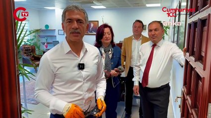 GEMLİK BELEDİYE BAŞKANI ŞÜKRÜ DEVİREN, MAKAM KAPISINI SÖKTÜ