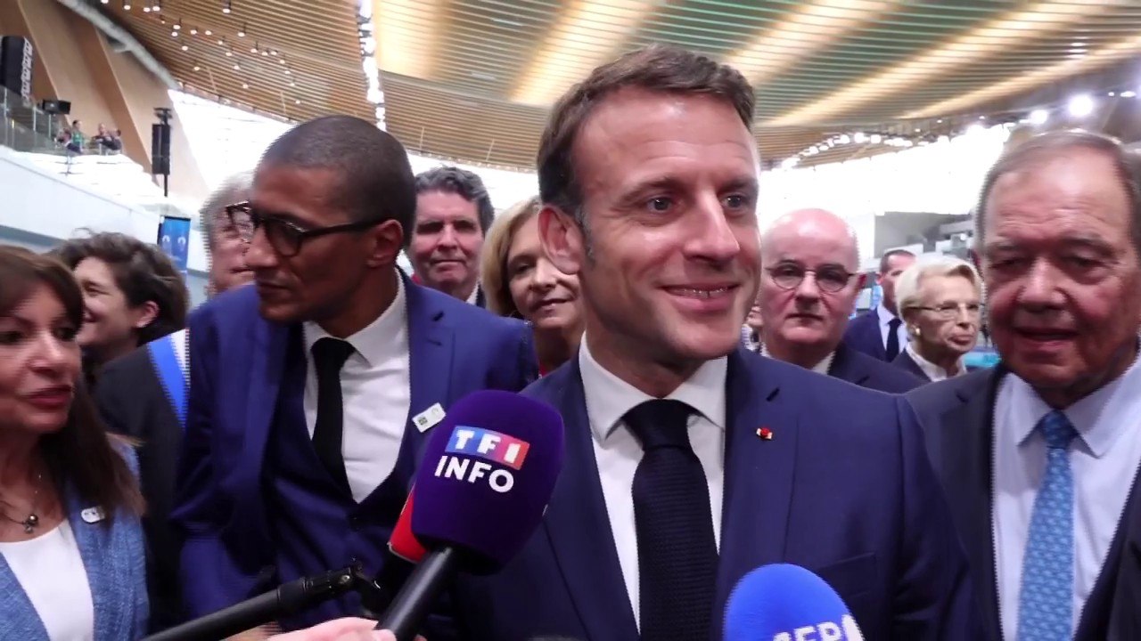 "Un travail remarquable": Emmanuel Macron se félicite du nouveau Centre aquatique olympique lors de son inauguration à Saint-Denis