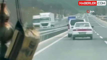 Şehirlerarası yolda bozulan otomobili böyle çekti